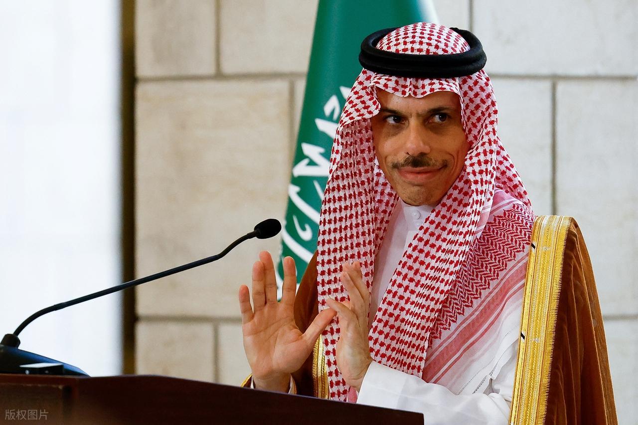 2月28日，美伊开战后，别的国家选择两边都不得罪，沙特却选择“两边都得罪”，这种