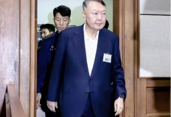 尹锡悦求判死刑？1月9号韩国首尔中央地方法院好像炸开了锅，前总统尹锡悦涉嫌搞内乱