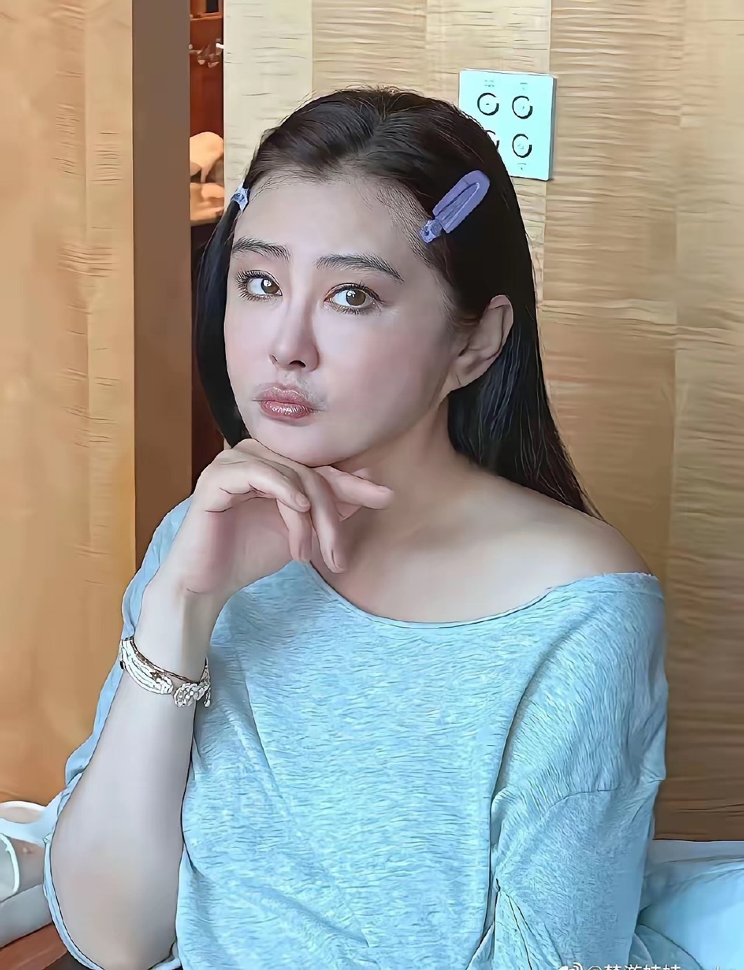王祖贤近照差点认不出来！现在的她已经59岁了！没想到昔日的大美女也逃不过岁月的蹉跎，现在的她皮肤已经