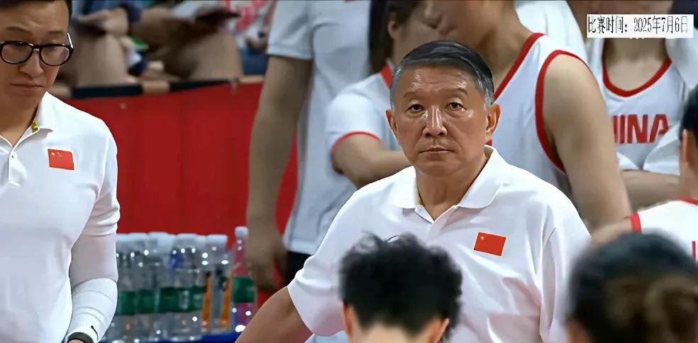 宫鲁鸣指导为自己的盲目自信，弃用李梦、李月汝付出了惨重的代价。中国与澳大利亚女