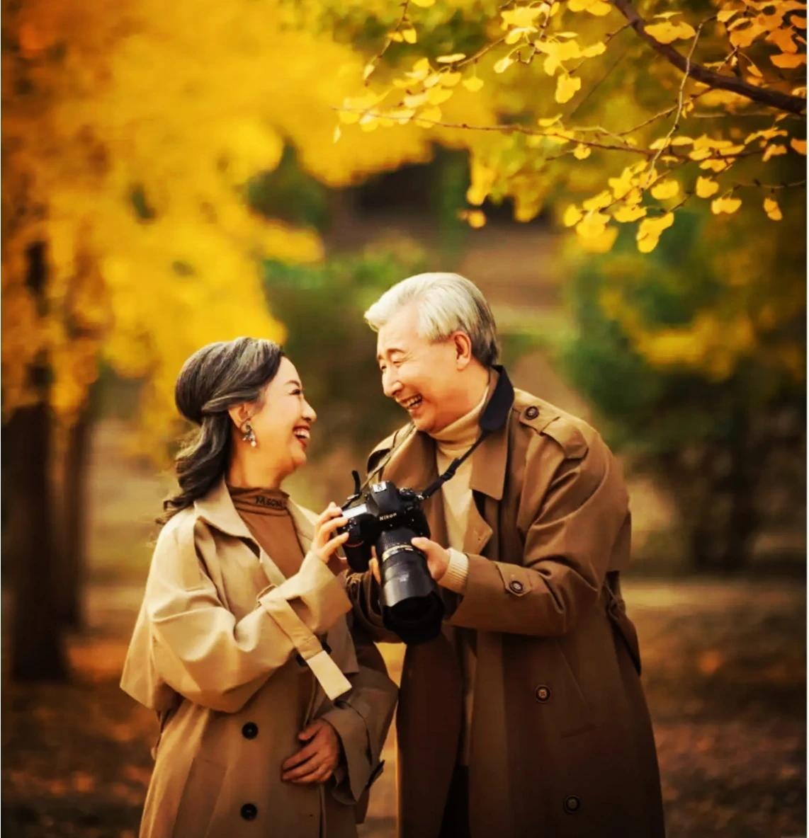 人活七十古来稀，身体健康最惬意。心态平和慢慢走，享受生活是胜利。