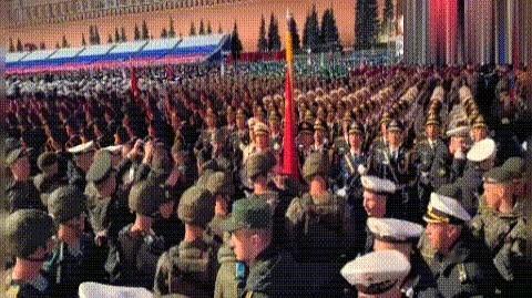 中国仪仗队在莫斯科红场阅兵彩排中成为最亮眼的风景。5月9日阅兵式前，解放军仪