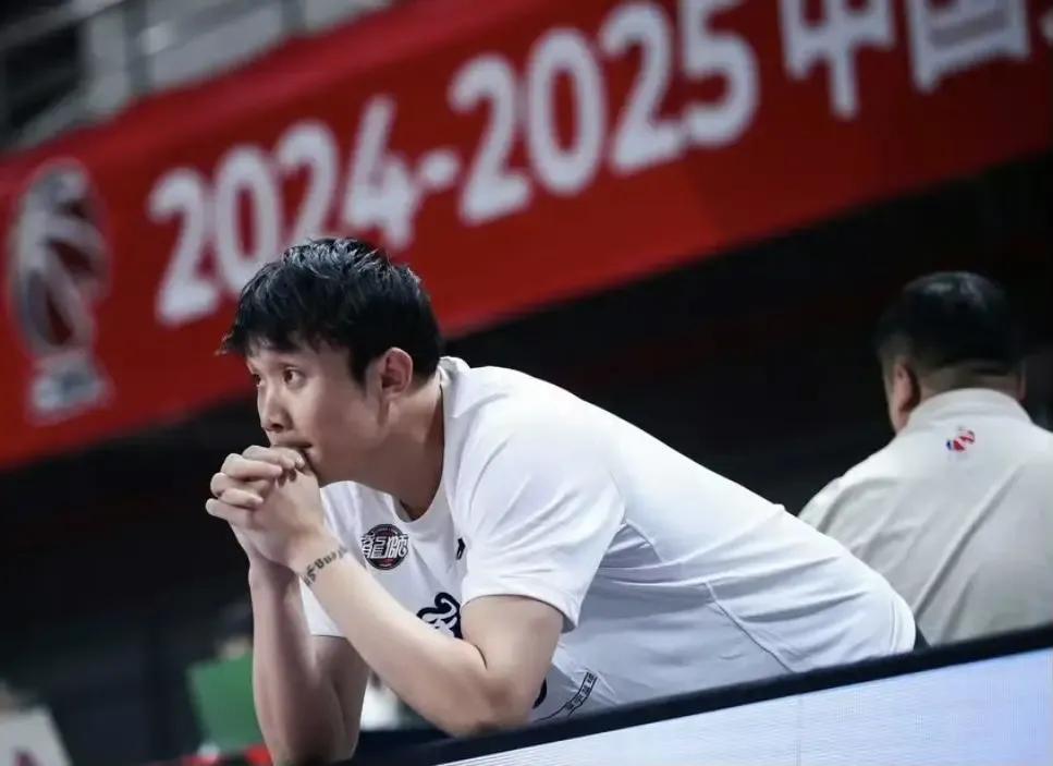 意难平！年仅32岁的丁彦雨航即将退役！丁彦雨航曾是中国男篮实力最强的锋线球员