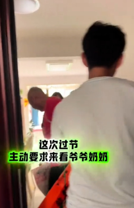 人间清醒！山东威海，女子和老公离婚十年，经常带孙子去看爷爷奶奶，孩子从不理解到主