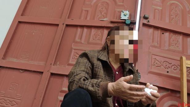 40岁女子嫌弃丈夫平庸无能，执意提出离婚。二人上午刚办结离婚手续，女子下午便遭遇