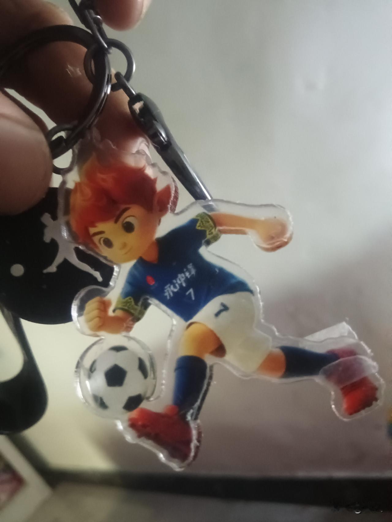 别被“年龄越大越该少睡”忽悠了！咱先把一句话撂这儿：睡眠时长和年龄的关系，是“按