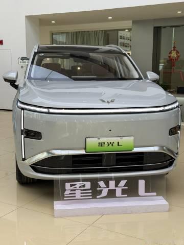 今天路过五菱四儿子店<br />进去看了看星光L，一直没试过这台车<b...