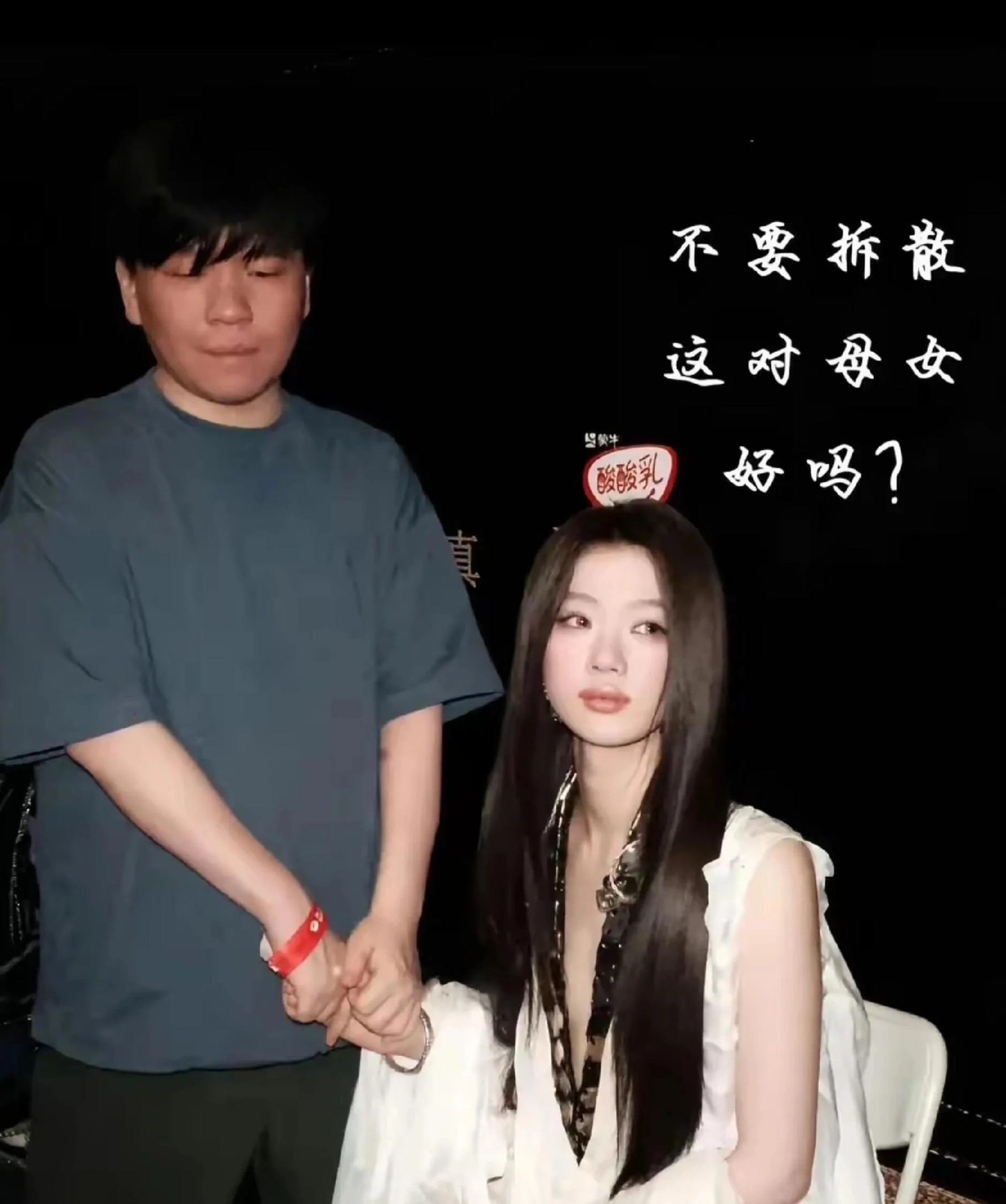 原来单依纯的师傅不只有李健，她背后还有一个比李健更厉害的人物，那就是著名音乐