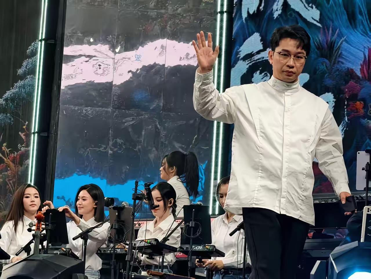 乌鲁木齐演出热力持续！首场燃炸全场，10.05第二场解锁更多惊喜2025年