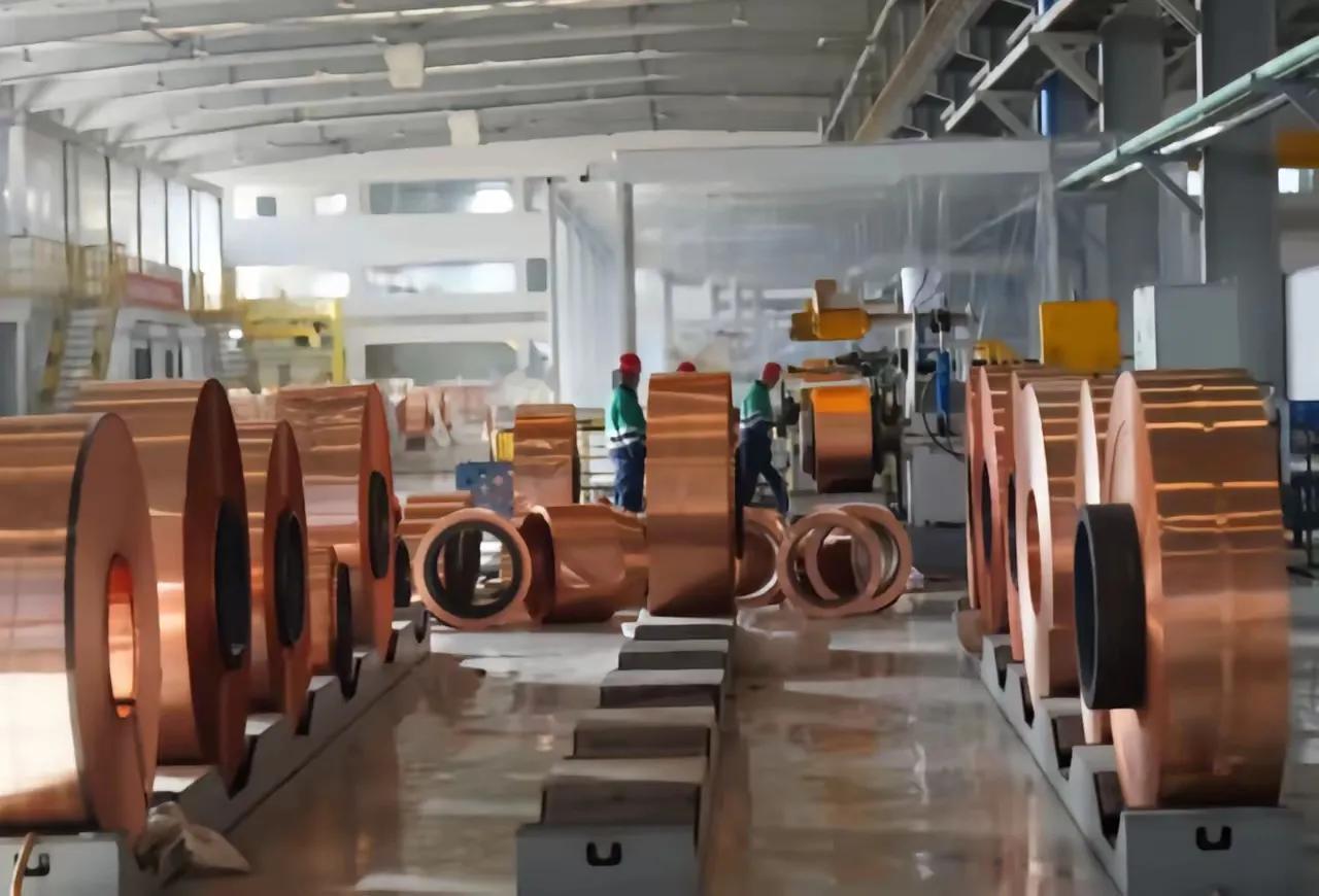 美国想靠囤铜拿捏咱们，结果搬起石头砸自己的脚，这波操作简直是大型翻车现场。