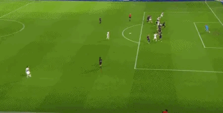 柔佛新山3比1上海申花比赛52分钟，安德烈·路易斯补射破门，阿苏埃冲撞门将在先