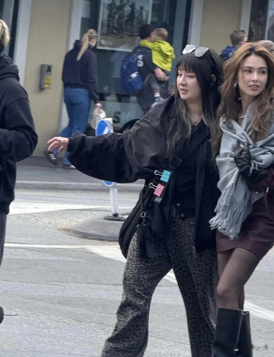 周杰伦昆凌，这才是幸福最真实的样子！近日，昆凌新西兰被偶遇，当天她连妆都没化