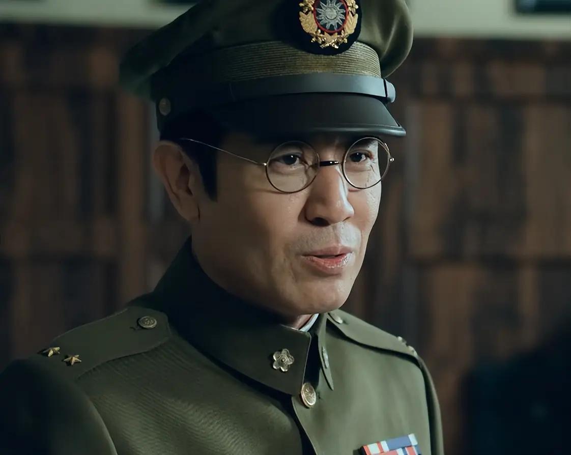 完了，真的进了坑，出不来了。这一段时间，啥也没干，只沉迷于追剧。全天候追《沉