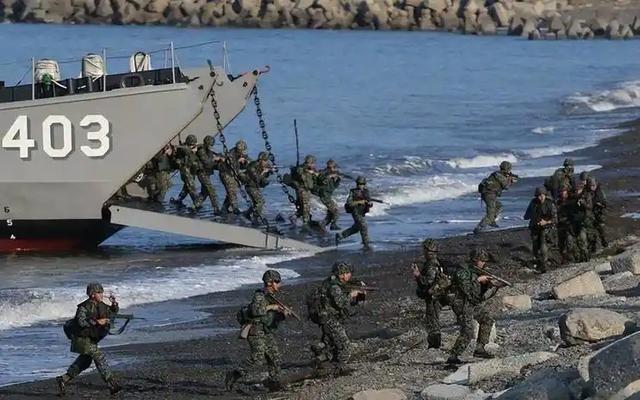别再被”几天拿下台湾”骗了！那些掏空山脉的永久暗堡、密密麻麻的万枚导弹，连美军看