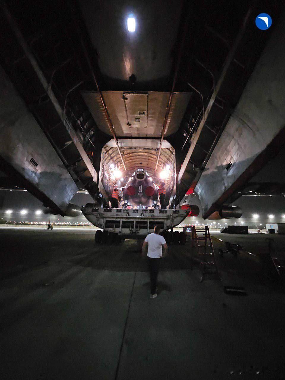 ✈️🇷🇺雅克-130M战斗教练机已抵达迪拜。俄罗斯展台的重头戏之一——