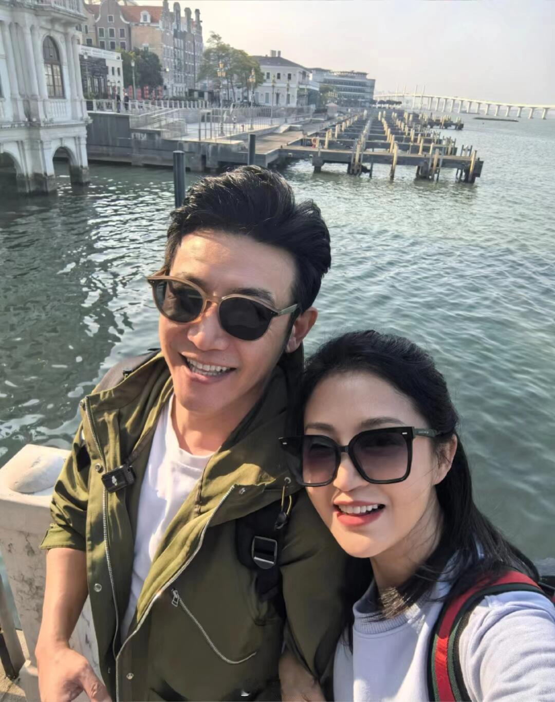 陆毅就是这样被鲍蕾钓成翘嘴看陆毅边做饭边被鲍蕾夸成翘嘴的样子，我瞬间悟了！原来