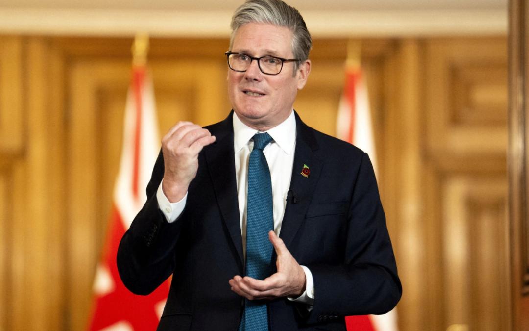 斯塔默正在向中国交出经济指挥权！“三大强国”只是好听的遮羞布，真相是英国工业已经