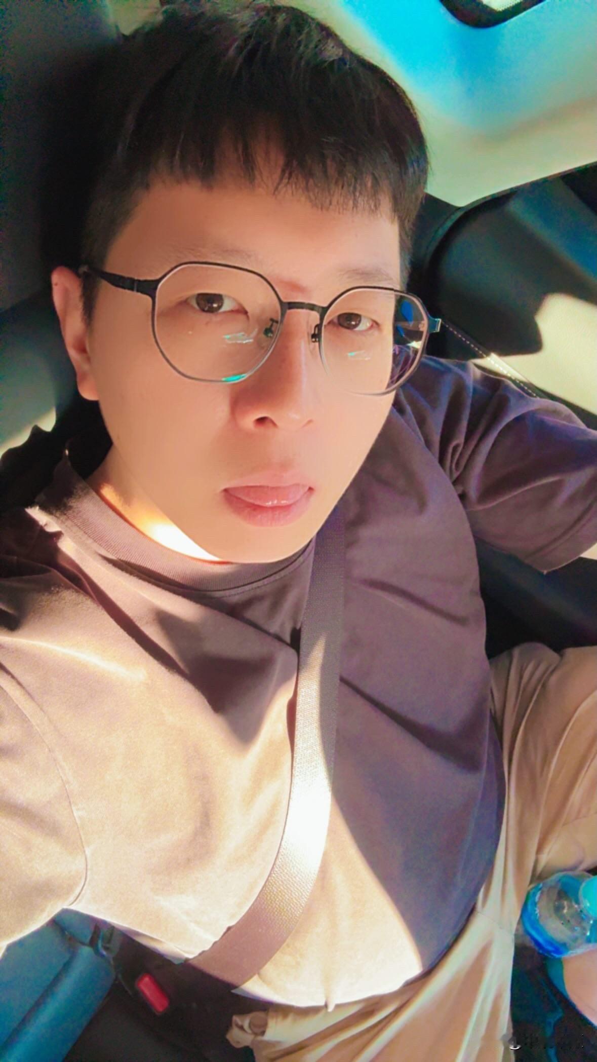 民进党前议员王浩宇今（15日）在脸书发文称，美军前高层呼吁取消国民党、民众党政治