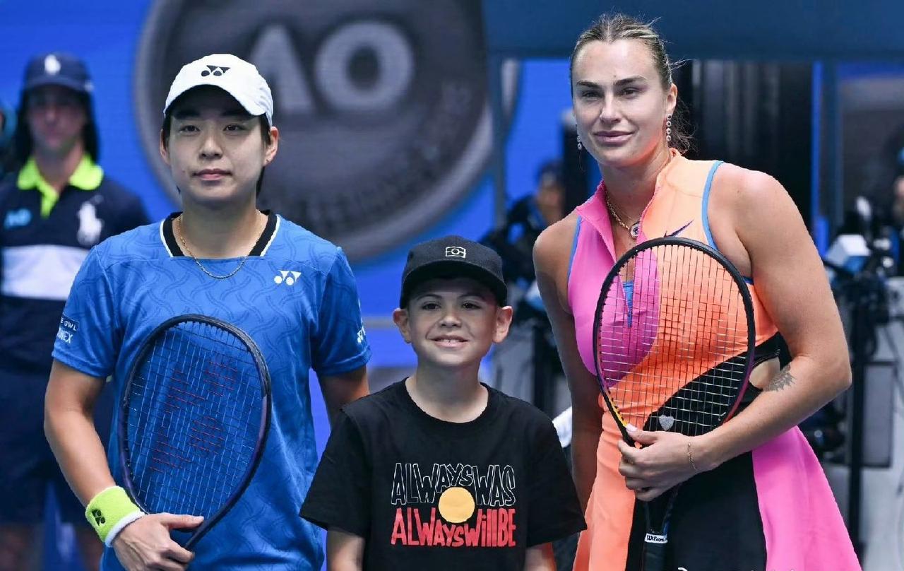 笑死我了！周杰伦2026澳网魔咒，原来白卓璇不是输给比自己高701位的世界第一…