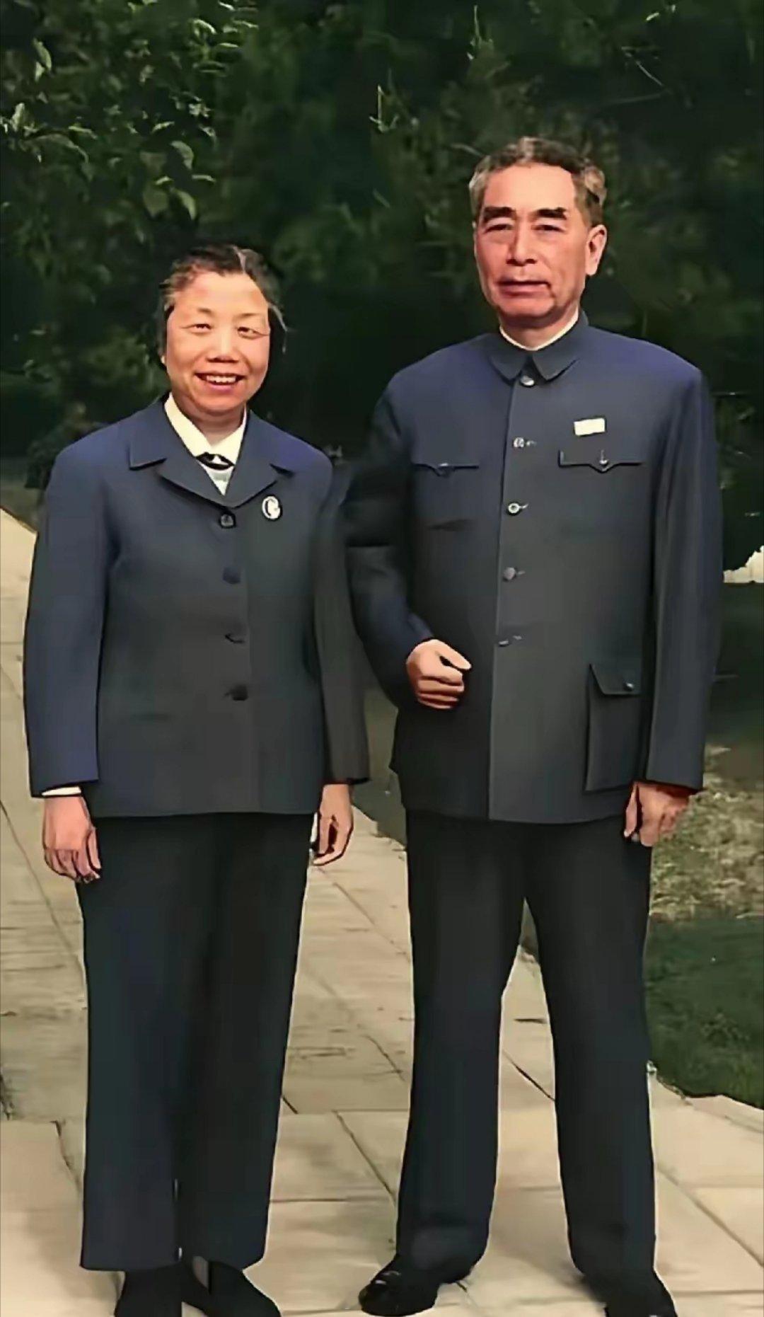 七律·颂周总理淮安俊彦耀苍穹，少志兴邦气势雄。黄埔挥戈燃热血，南昌举义唤工农。狂