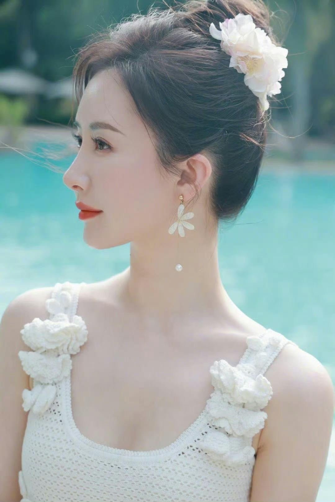 #舒畅脸#如今看起来虽然依然好看，但又像杨紫又像胡静，这真是《金粉世家》里面的舒畅吗​