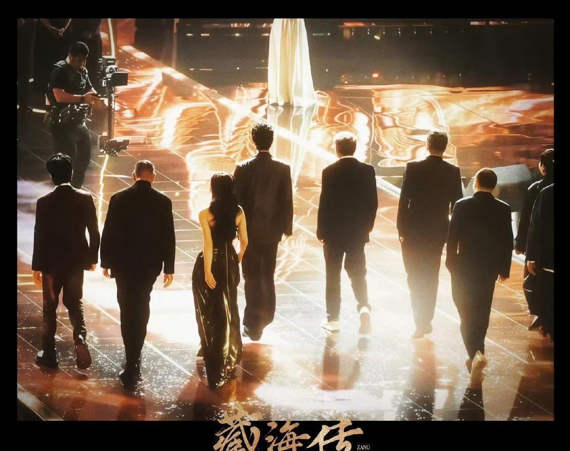 29岁，压轴给郑晓龙颁奖。台下坐满了导演和老戏骨。郑晓龙只评价他两句话：有股