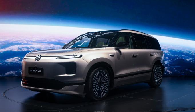 刚刷完ID.ERA发布会，大众这次有点东西啊！不卷冰箱彩电，搞了个