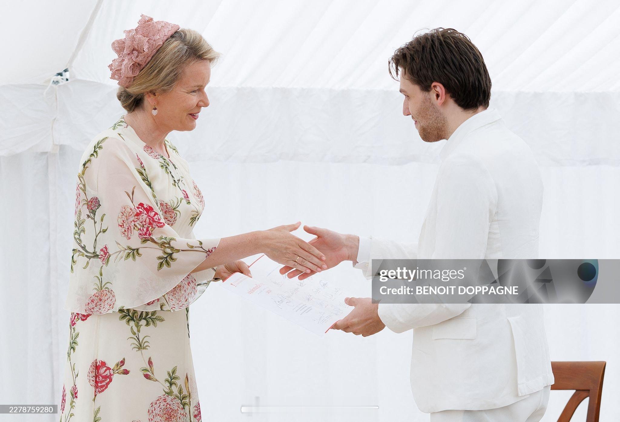 6.2比利时王后玛蒂尔德出席伊丽莎白王后音乐赛的颁奖礼，今年的比赛公务就差不多