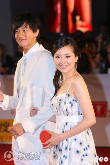 董洁那会真是青春明媚，满眼都是光，此时的她人美命美，生活很美。