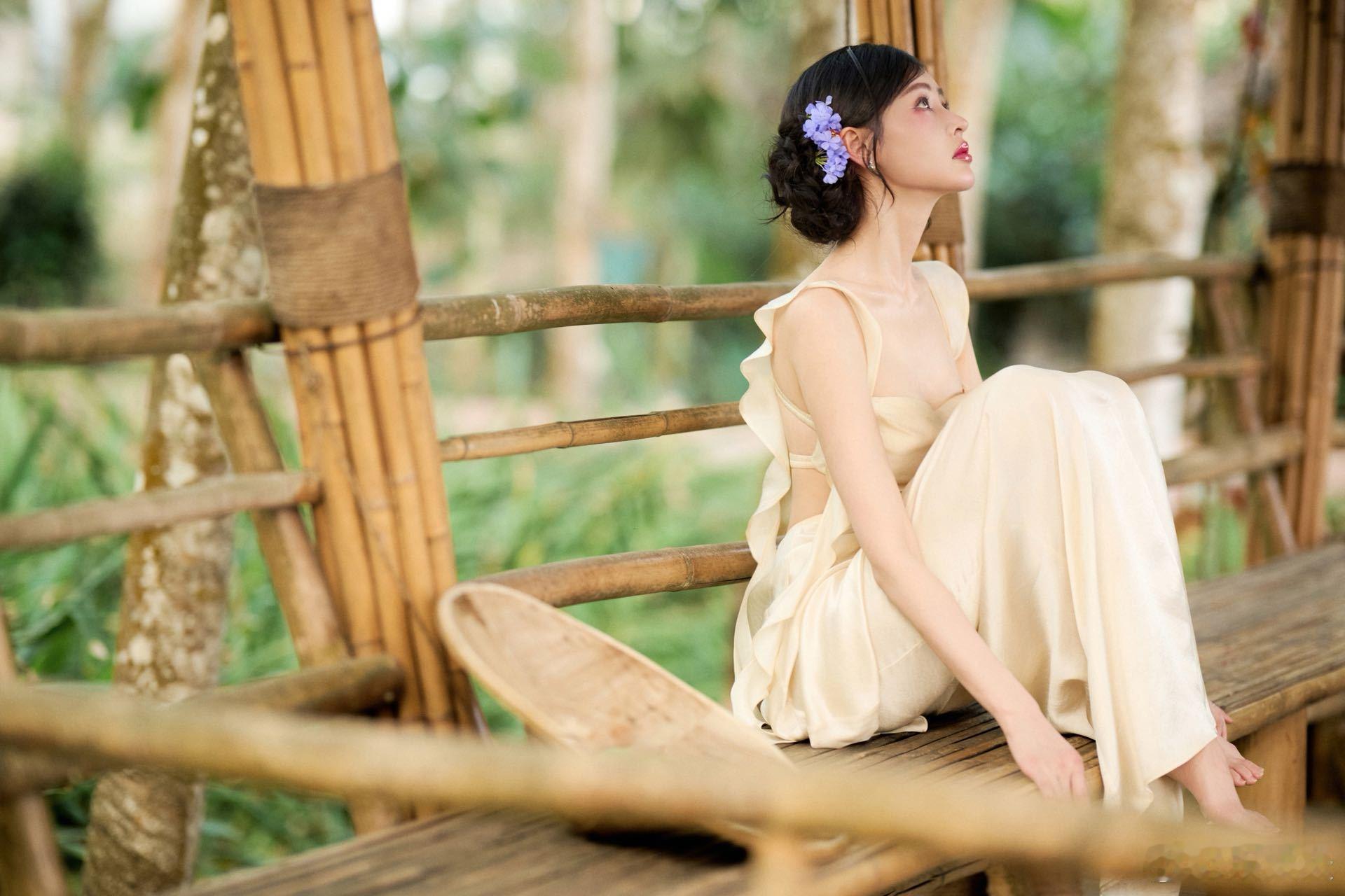 张天爱版纳限定妆是自己化的张天爱也太全能了吧！自己动手化出这么灵动的春日妆容，