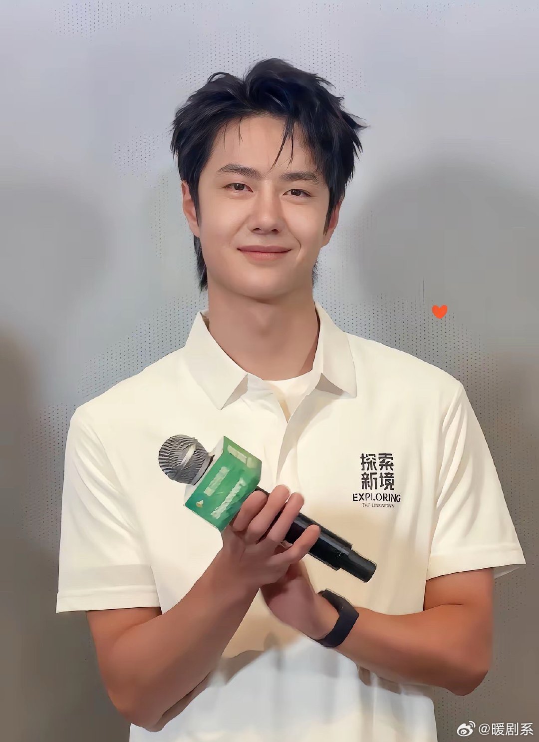 今年10月份，王一博跟乐华的合同就到期了。他一个人曾扛起公司近六成的营收，这要是