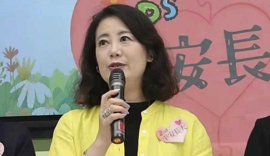吴思瑶估计会更嚣张了。因为中选会今天宣布国民党罢免吴思瑶的团体更换领衔人失败，也