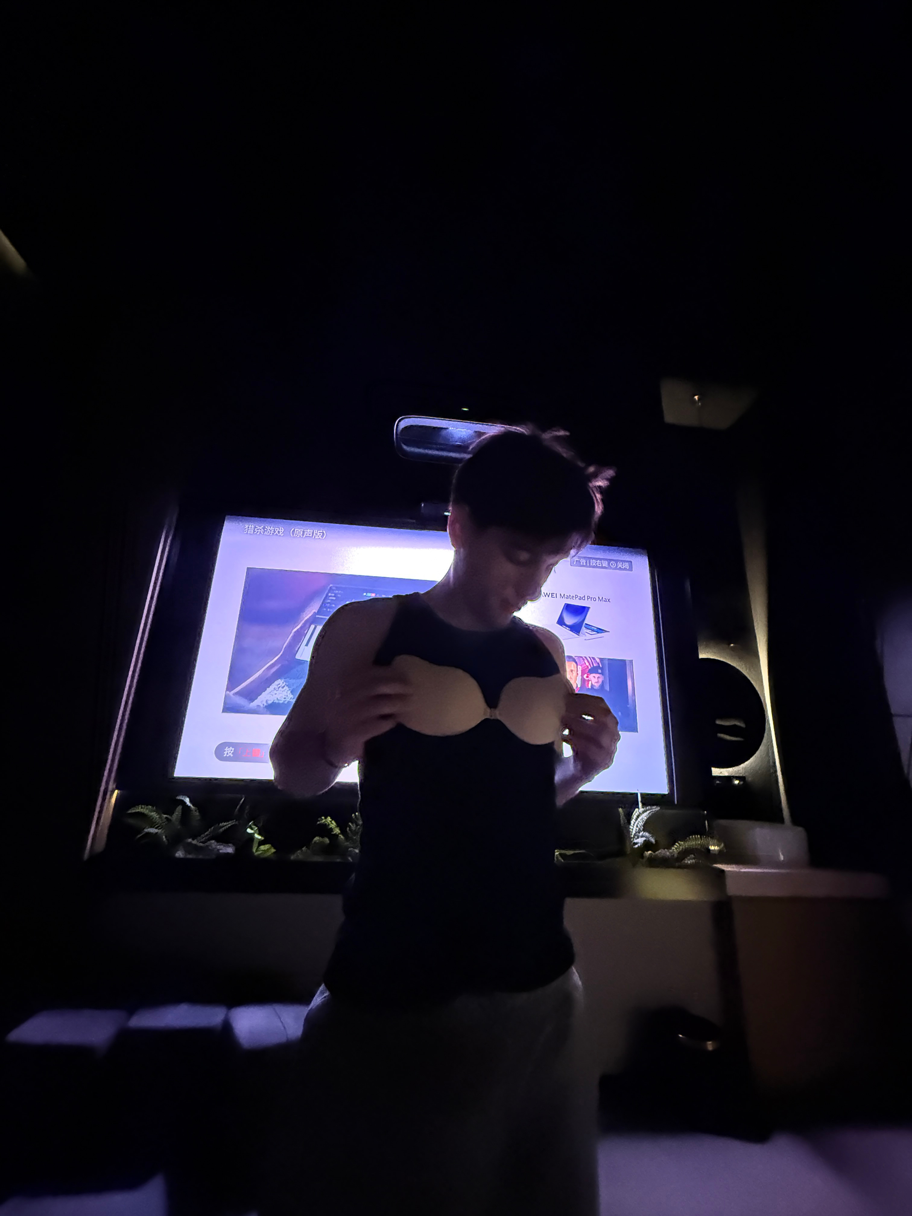胸贴都要帮我贴。老公必须这样贴心服务