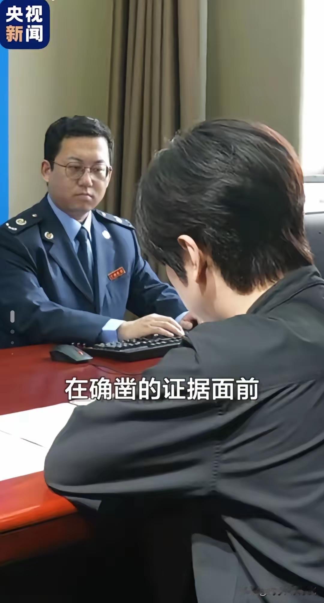 白冰探店探到税务局，央视直接放出了约谈画面。镜头下，白冰还是那副模样，头发没