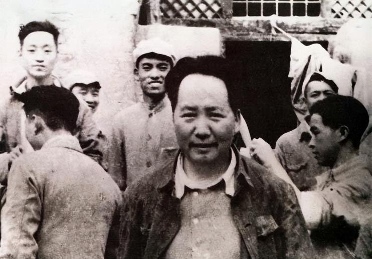 1937年，周子昆在延安窑洞正式娶了小自己12岁的娇妻，20多位中央领导出席，大