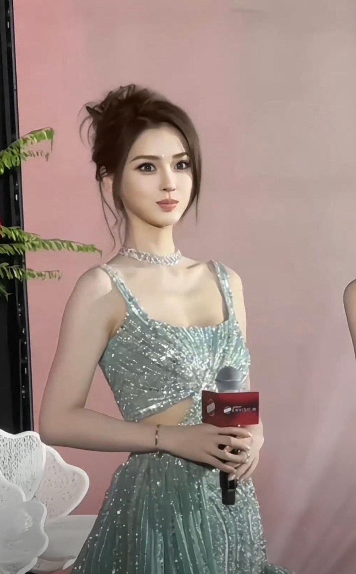 杨颖这个妆造梦回早期的她…​​​