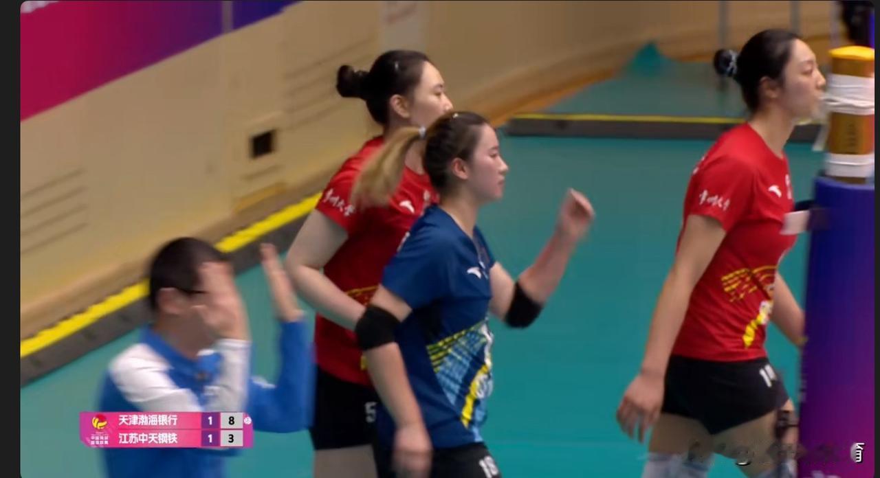 天津女排第三局血虐江苏女排！当刘鑫、刘美君进攻打开后，江苏女排真的很难赢啊，以为