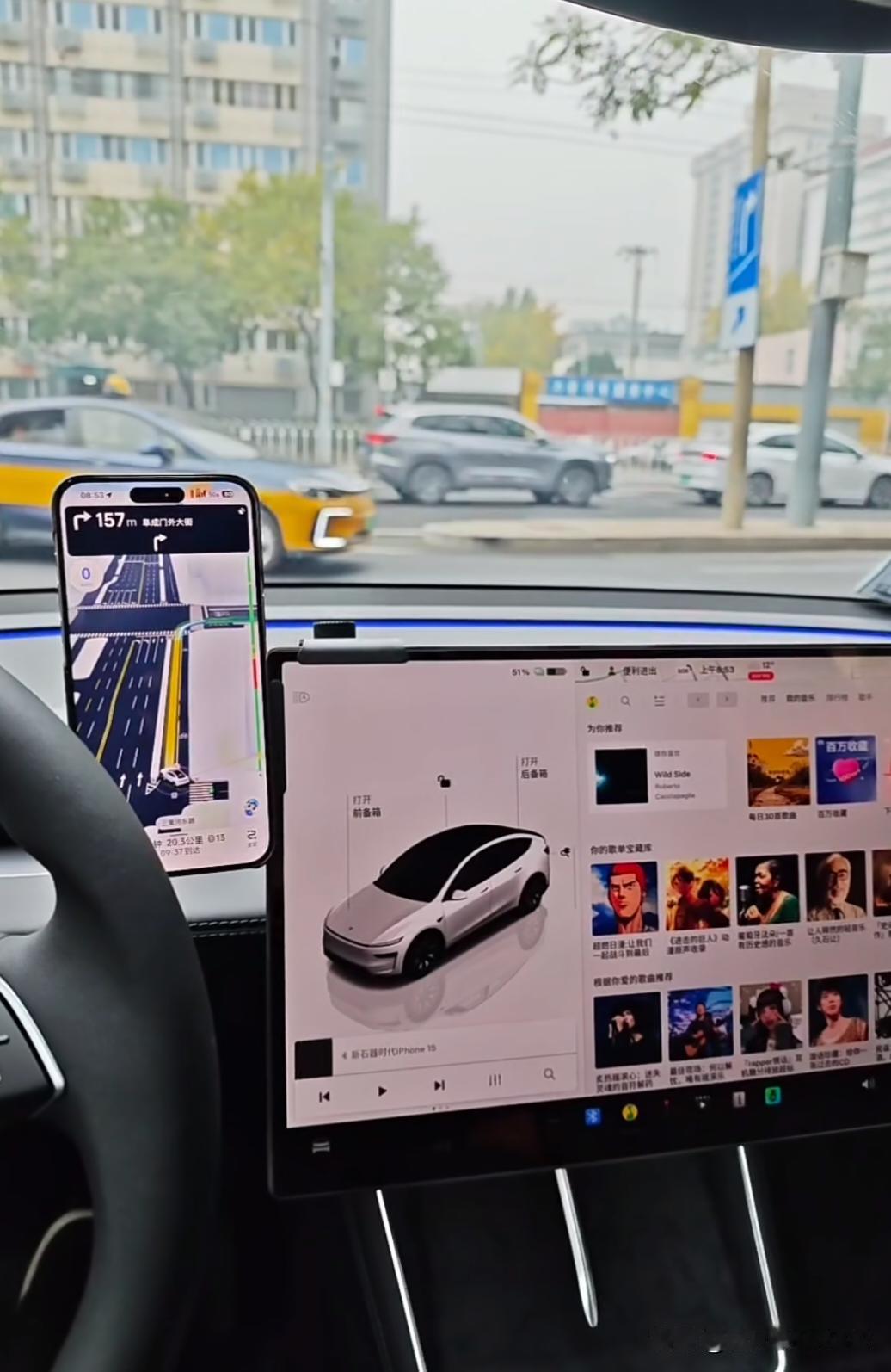 明明这么大的屏，不得不弄个破支架？周末两天开了闺蜜的特斯拉modelyL，感觉