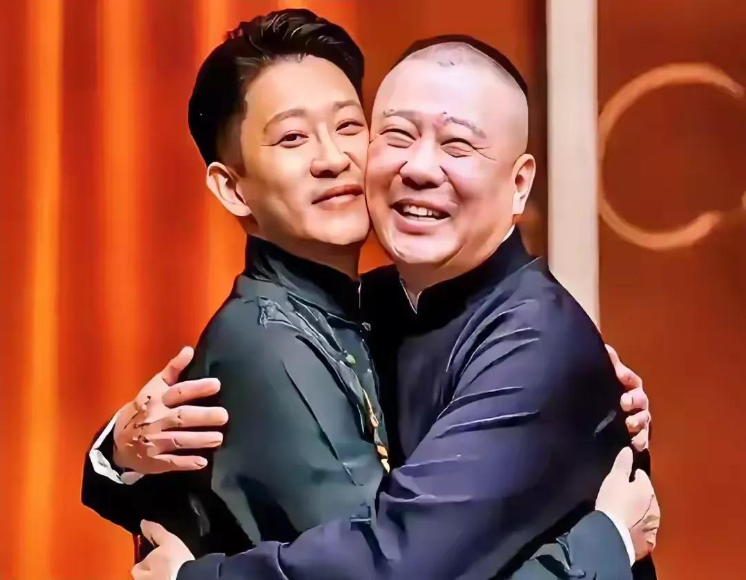 这几天曹云金保持静默就行，就他跟老郭的境况，看着墙倒就是君子。但他偏偏来了句“