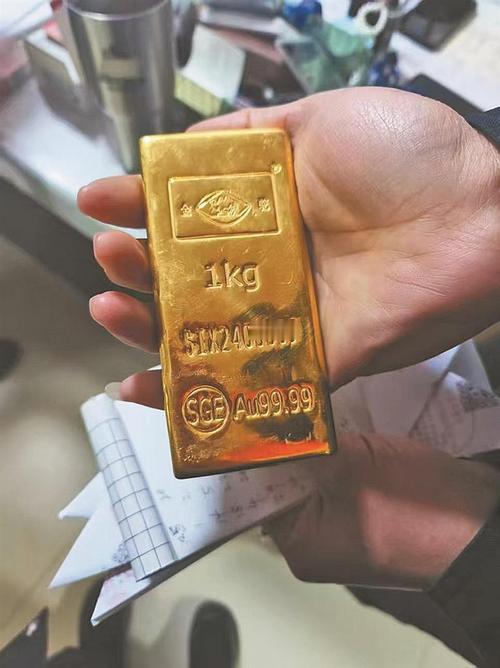 哈尔滨齐金龙师傅也太靠谱了！1月11号晚上，他开机场巴士时，有乘客把电脑包落行李