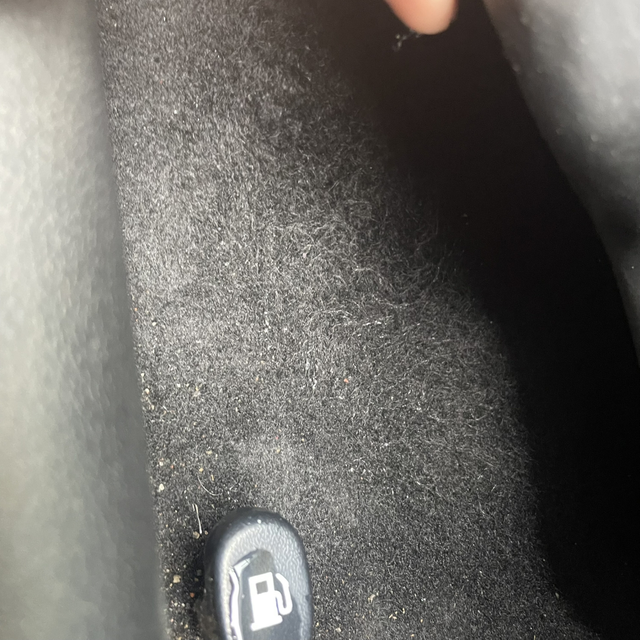 天窗漏水了只要下大雨，这个天窗就会漏水，主驾驶和主驾后排地毯全是水