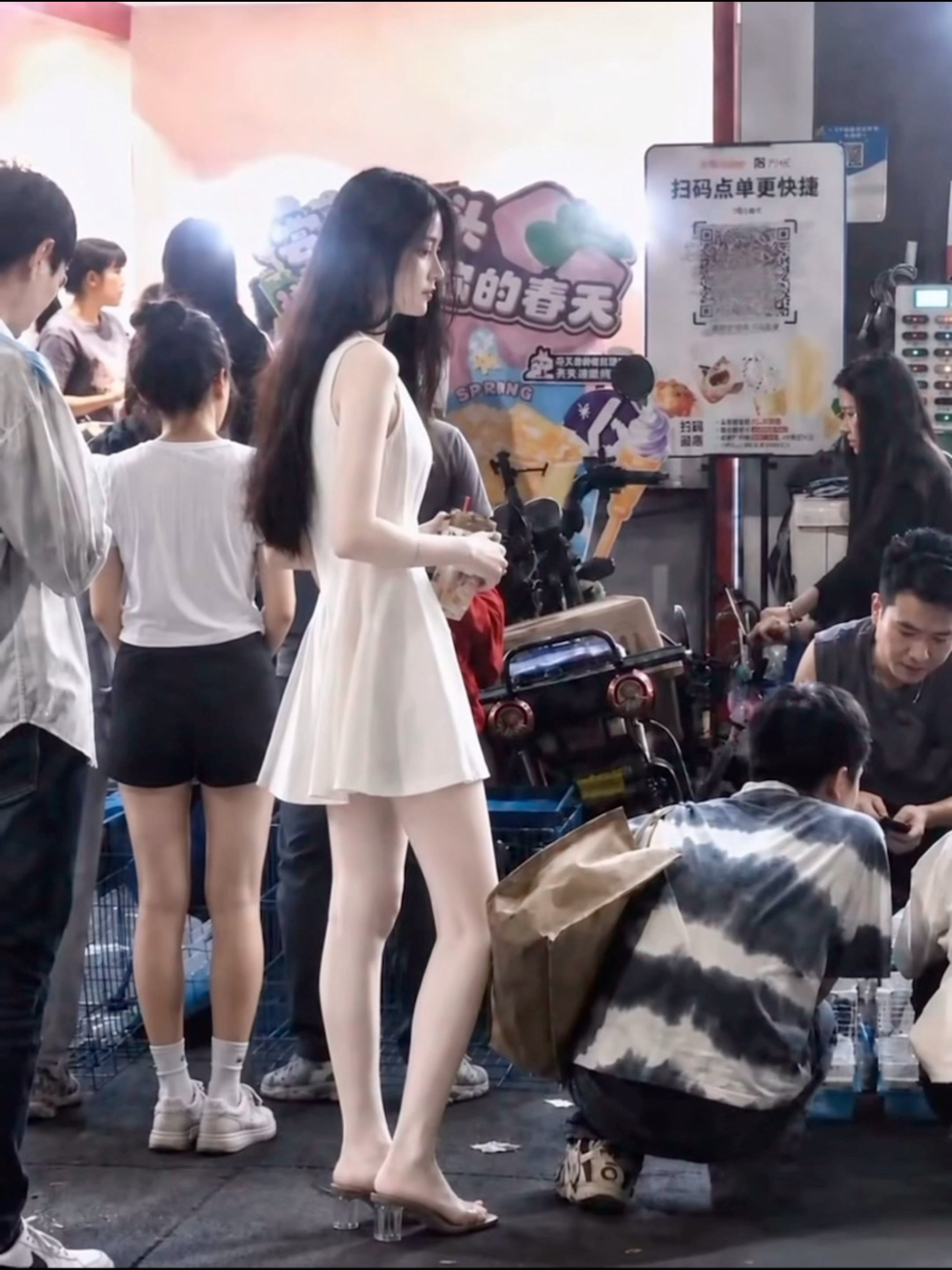 真就是刻在骨子里的喜欢白皮…..