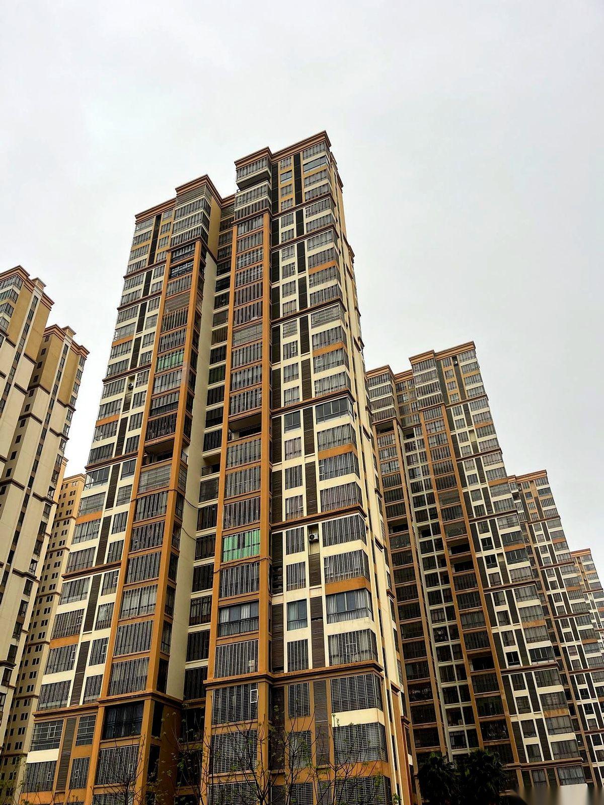 跟你说句掏心窝子的话，那本红色的房产证，在你手里的时候，它叫“家”，叫“底气”。