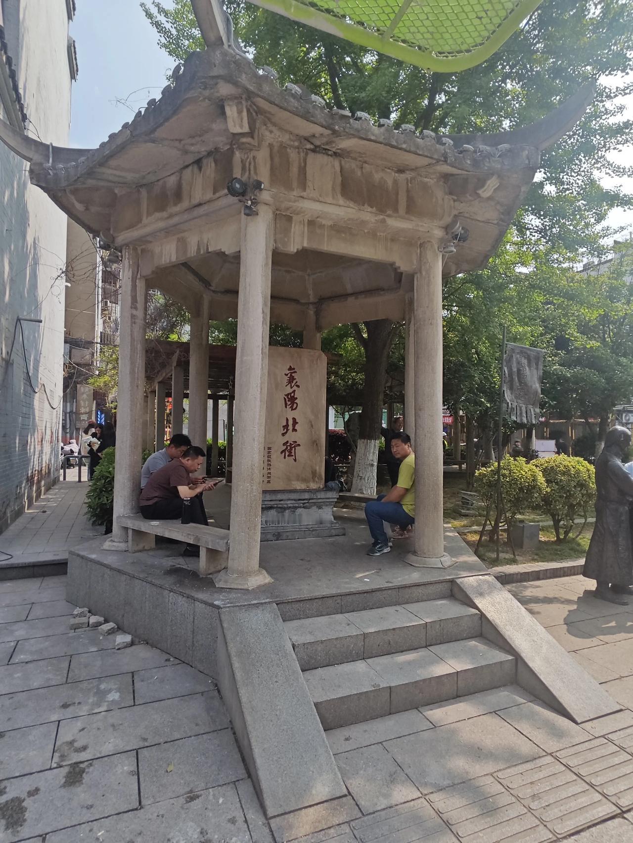 哪条街道最能能代表襄阳古城历史？如果只选一条最能代表襄阳古城历史的街道，毫无疑问