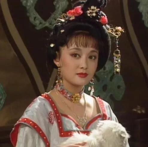 684年，武则天派人让儿子李贤自尽，李贤悲愤欲绝：“我已被贬为庶民，可母亲还是不