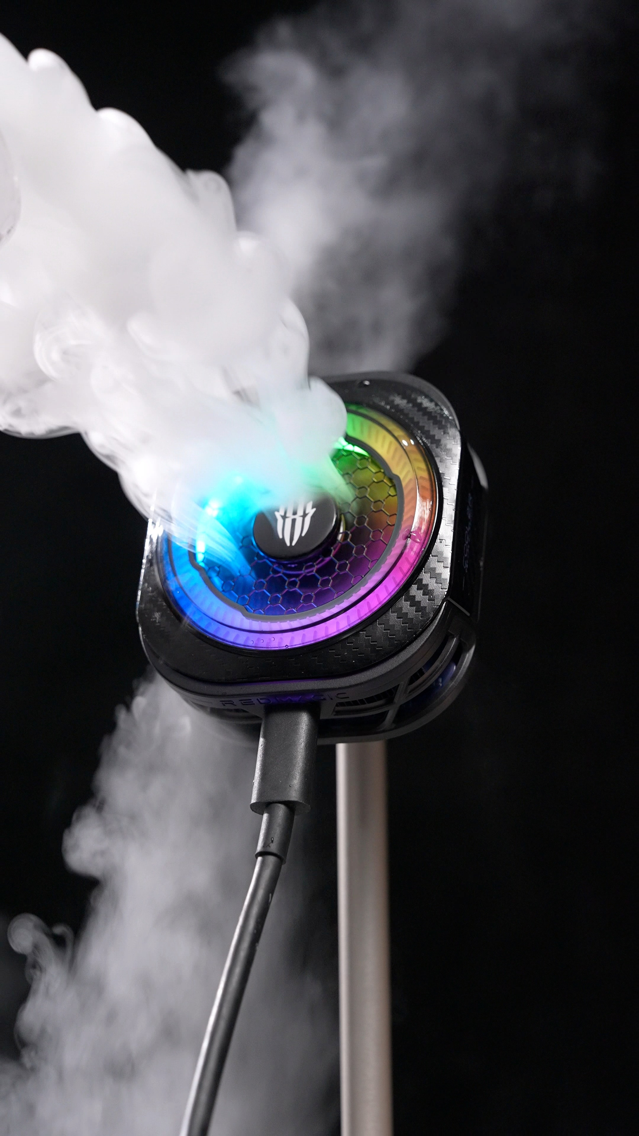 这散热器真猛，极速冰塔、可以拿它冰可乐啦！红魔的最新散热器8Pro~