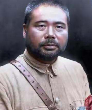 1948年，冯玉祥开始人生最后一次倒戈，坐船回国，船上失火，冯玉祥马上丢下老婆孩