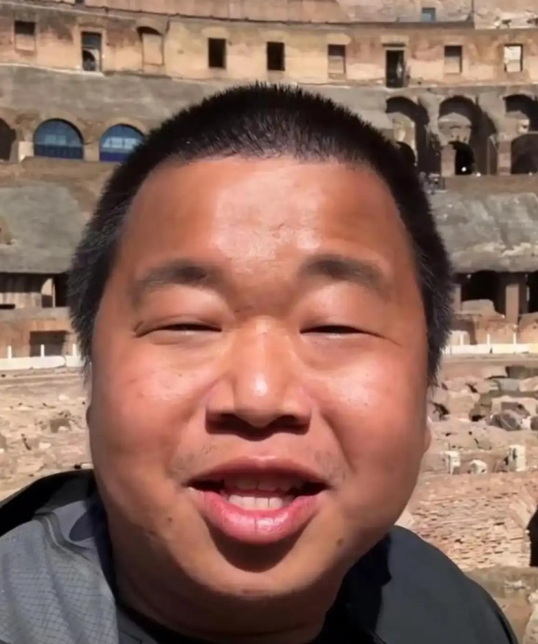 蓝战非被封杀，很多铁粉哭丧着喊冤。其实，一点不冤。喊冤的人，不妨设身处地冷静
