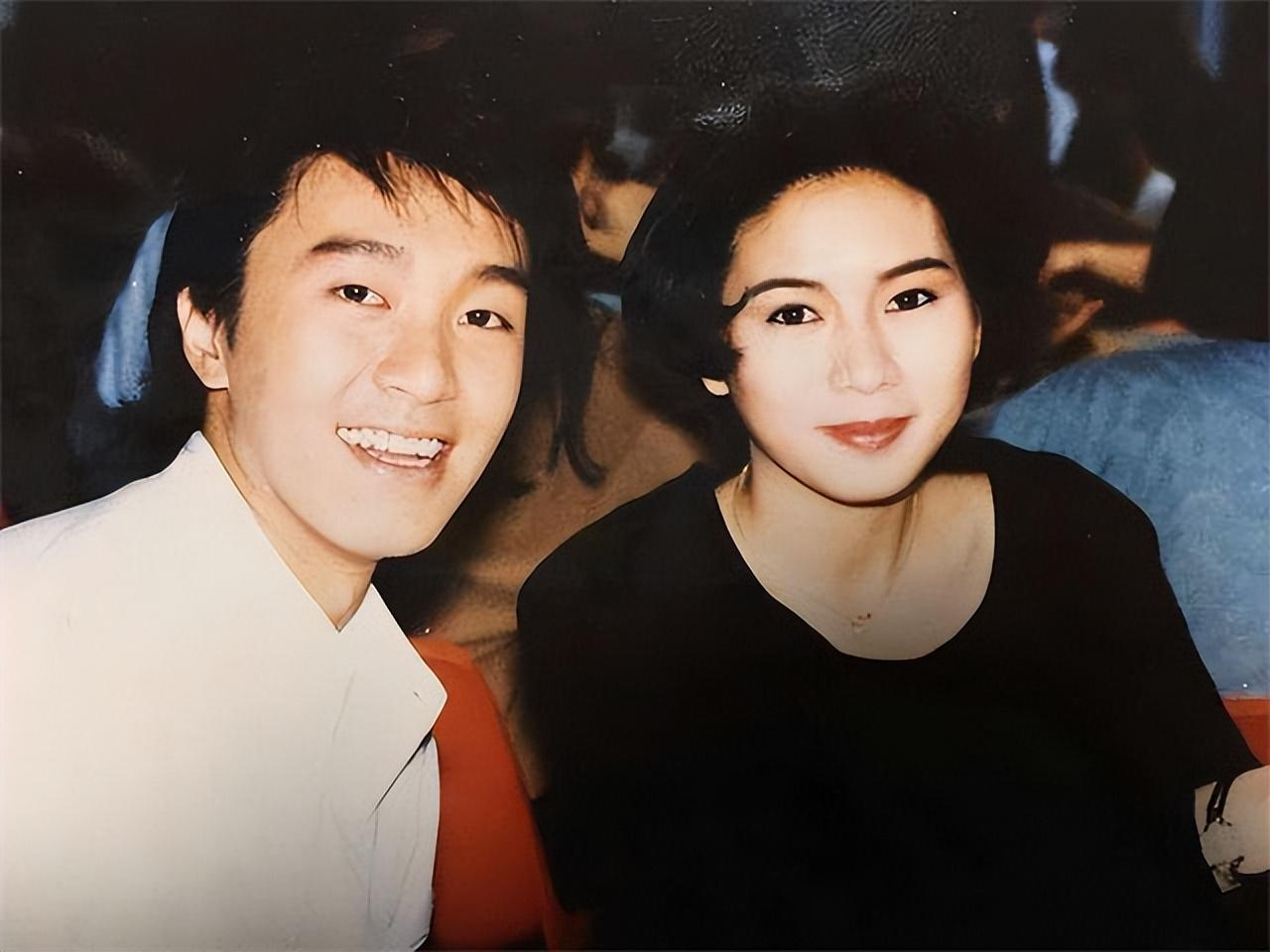 1990年，周星驰花475万买下峰景花园，朋友都笑话他:“这个地方根本就不值钱！