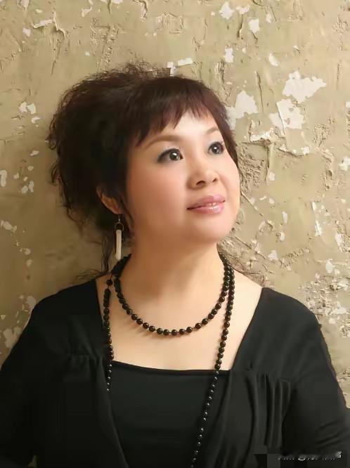 1995年，程前妻子王越发现，丈夫与一个漂亮姑娘有染，规劝不成后愤而离婚，200